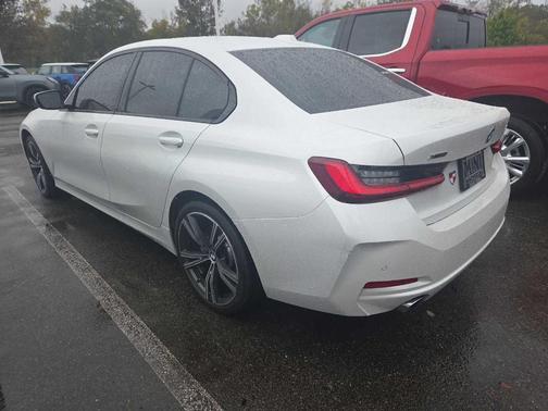 2023 BMW 330 i xDrive
