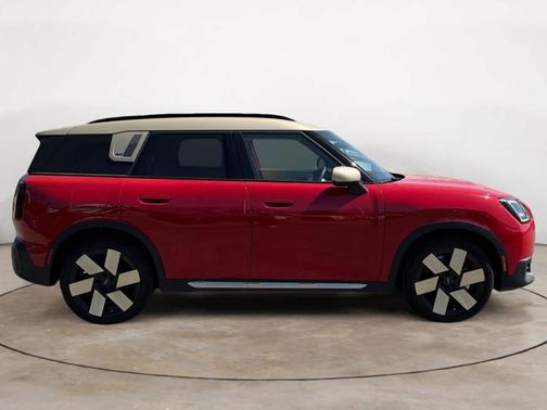 Chili Pepper Red 2026 MINI Countryman S