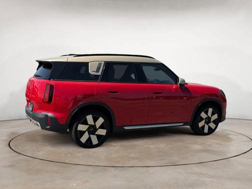 Chili Pepper Red 2026 MINI Countryman S