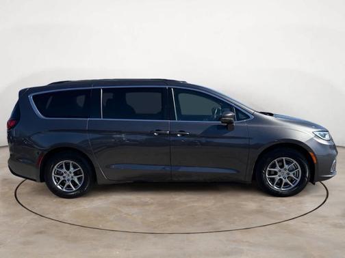 2022 Chrysler Pacifica Touring