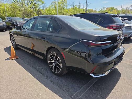 2025 BMW 740 i xDrive