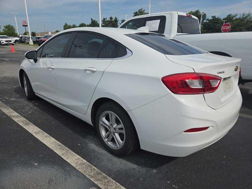 Summit White 2017 Chevrolet Cruze LT