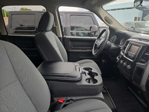 Bright White Clearcoat 2022 RAM 1500 Classic Tradesman