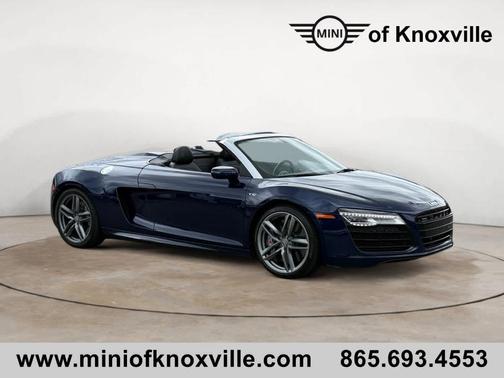 Blue 2014 Audi R8 5.2