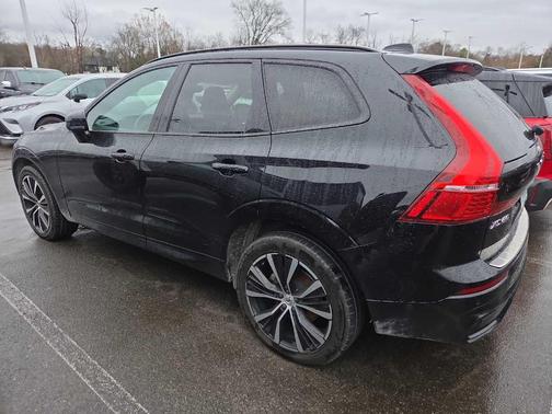 2024 Volvo XC60 B5 Plus Dark Theme