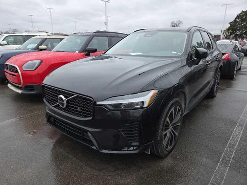 2024 Volvo XC60 B5 Plus Dark Theme