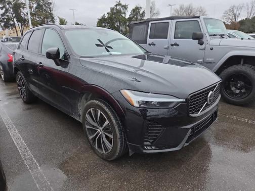 2024 Volvo XC60 B5 Plus Dark Theme