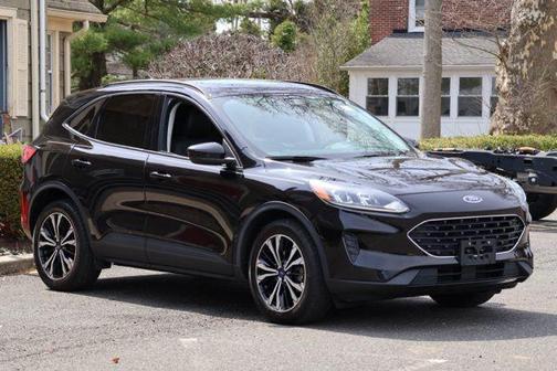 Black 2021 Ford Escape SE