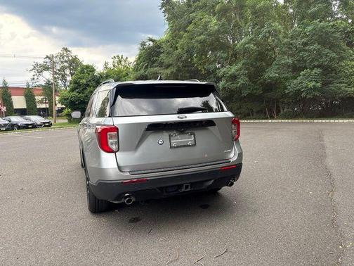 Silver Metallic 2024 Ford Explorer ST-Line