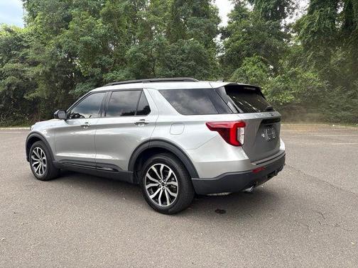 Silver Metallic 2024 Ford Explorer ST-Line