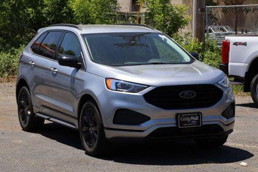 Silver Metallic 2022 Ford Edge SE