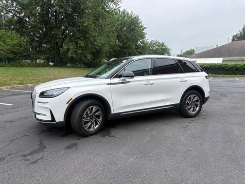 White Metallic 2023 Lincoln Corsair Standard