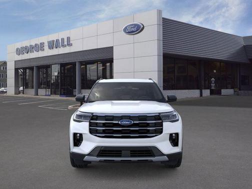 Star White Metallic Tri-Coat 2026 Ford Explorer Active