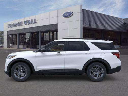 Star White Metallic Tri-Coat 2026 Ford Explorer Active