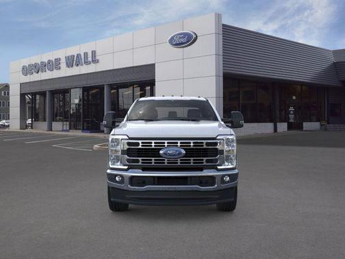 Oxford White 2026 Ford F-250 XLT