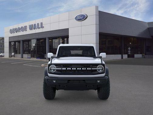 Oxford White 2026 Ford Bronco Outer Banks