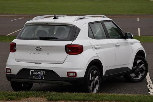 2022 Hyundai VENUE SEL