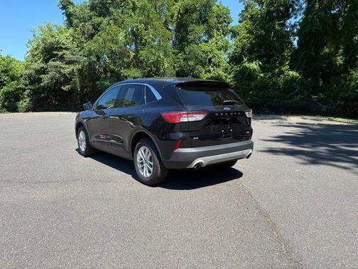 Black Metallic 2022 Ford Escape SE