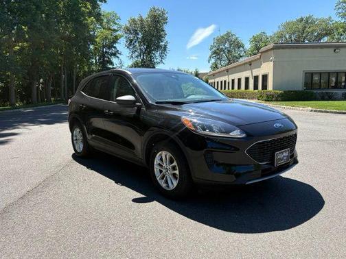 Black Metallic 2022 Ford Escape SE