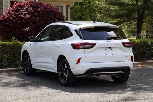 White Metallic 2023 Ford Escape ST-Line Select