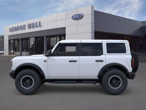 Oxford White 2026 Ford Bronco Badlands