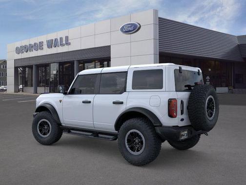 Oxford White 2026 Ford Bronco Badlands