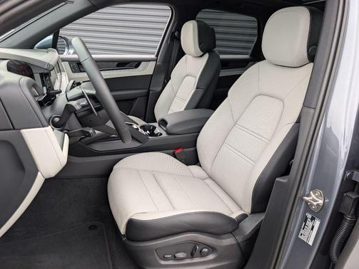 Blackch*vanadium 2026 Porsche Cayenne Cayenne