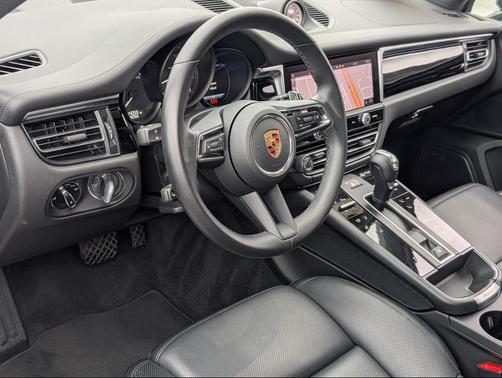2024 Porsche Macan Base (PDK)