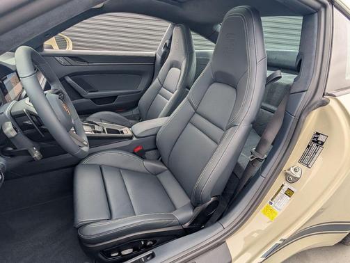 2026 Porsche 911 Carrera 4 GTS