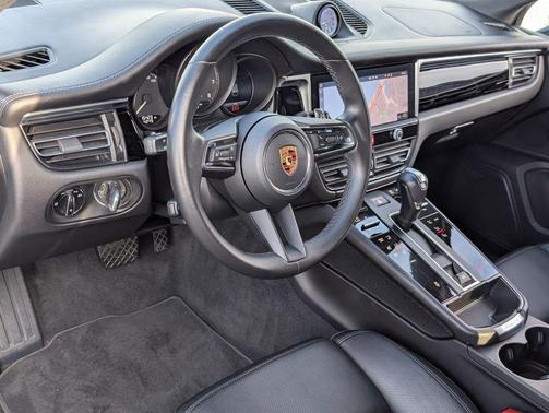 2024 Porsche Macan Base (PDK)