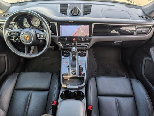 2024 Porsche Macan Base (PDK)