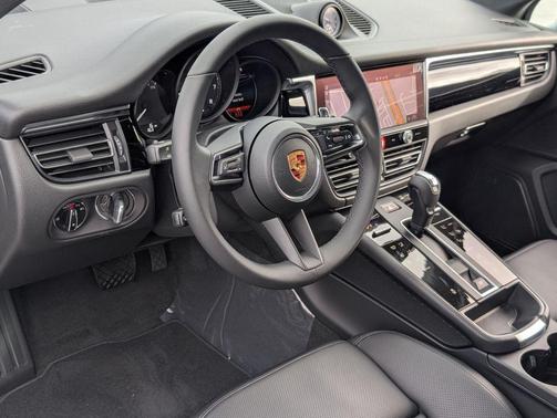 Dolomite 2026 Porsche Macan Macan