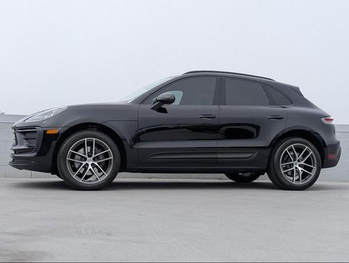 2022 Porsche Macan Base (PDK)