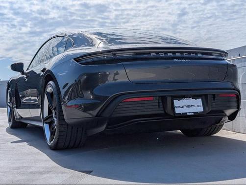 2022 Porsche Taycan 