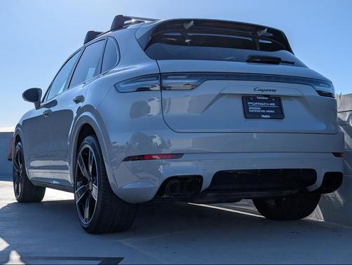 2023 Porsche Cayenne Platinum Edition