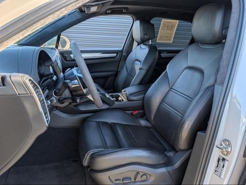 2023 Porsche Cayenne Platinum Edition