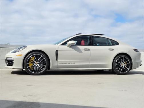 2022 Porsche Panamera Turbo S
