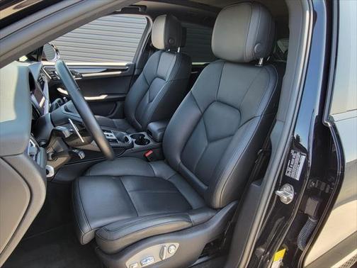 2022 Porsche Macan Base