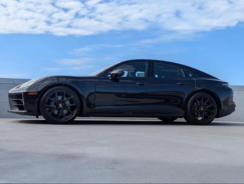 2025 Porsche Panamera 