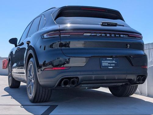 2024 Porsche Cayenne Base (Tiptronic)