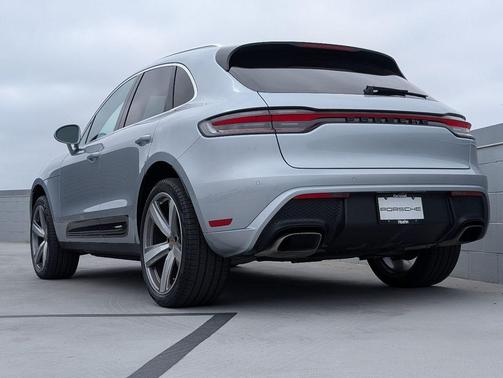 Dolomite Silver Metallic 2024 Porsche Macan Macan