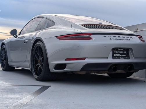 2018 Porsche 911 Carrera GTS