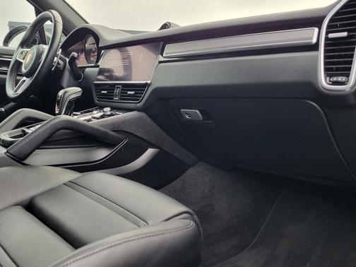 2022 Porsche Cayenne Platinum Edition