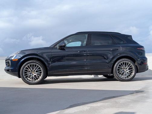 Moonlight Blue Metallic 2023 Porsche Cayenne Platinum Edition