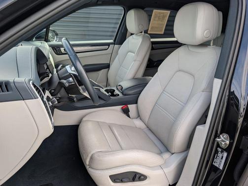 Moonlight Blue Metallic 2023 Porsche Cayenne Platinum Edition