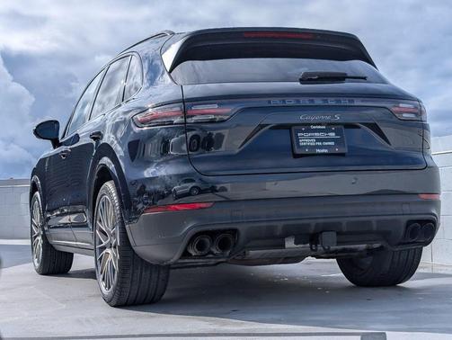 Moonlight Blue Metallic 2023 Porsche Cayenne Platinum Edition