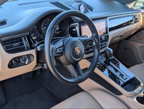 2024 Porsche Macan Base (PDK)