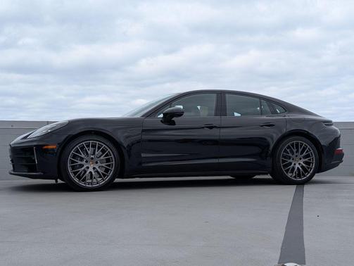 Jet Black Metallic 2026 Porsche Panamera 4