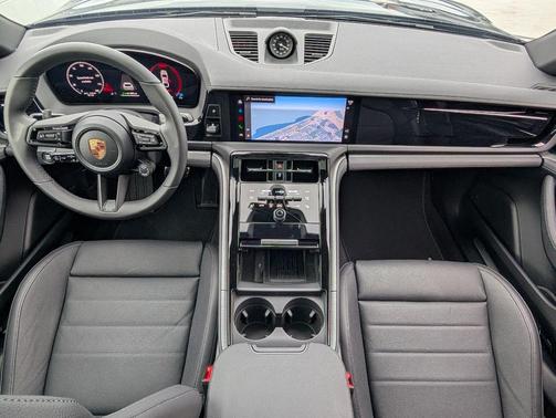 Jet Black Metallic 2026 Porsche Panamera 4