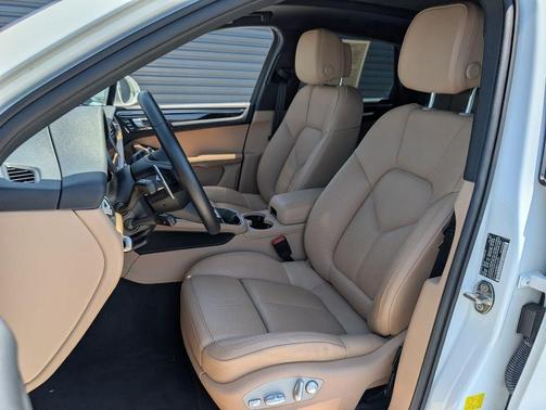 White 2024 Porsche Macan Macan